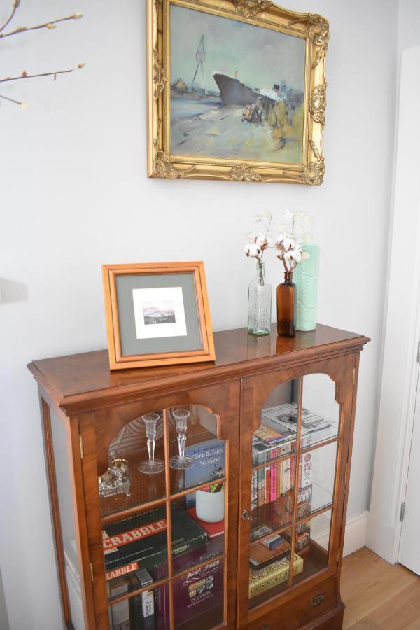 Bernard St - Bright And Spacious 1 Bed At The Shore! * EDI