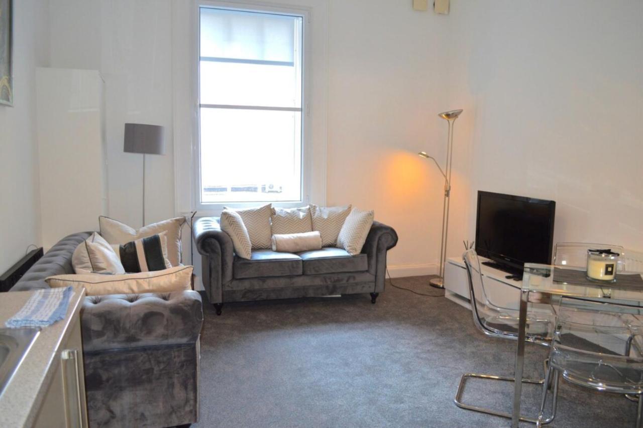 Spacious 3 Bedroom Flat In The Centre Apartment Edinburgh