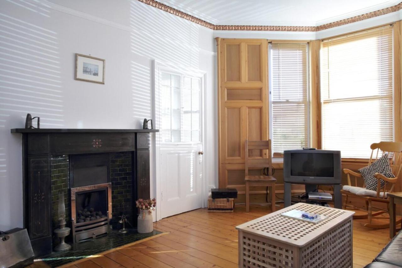 Apartment And Spacious 2 Bedroom Flat With Garden EDI