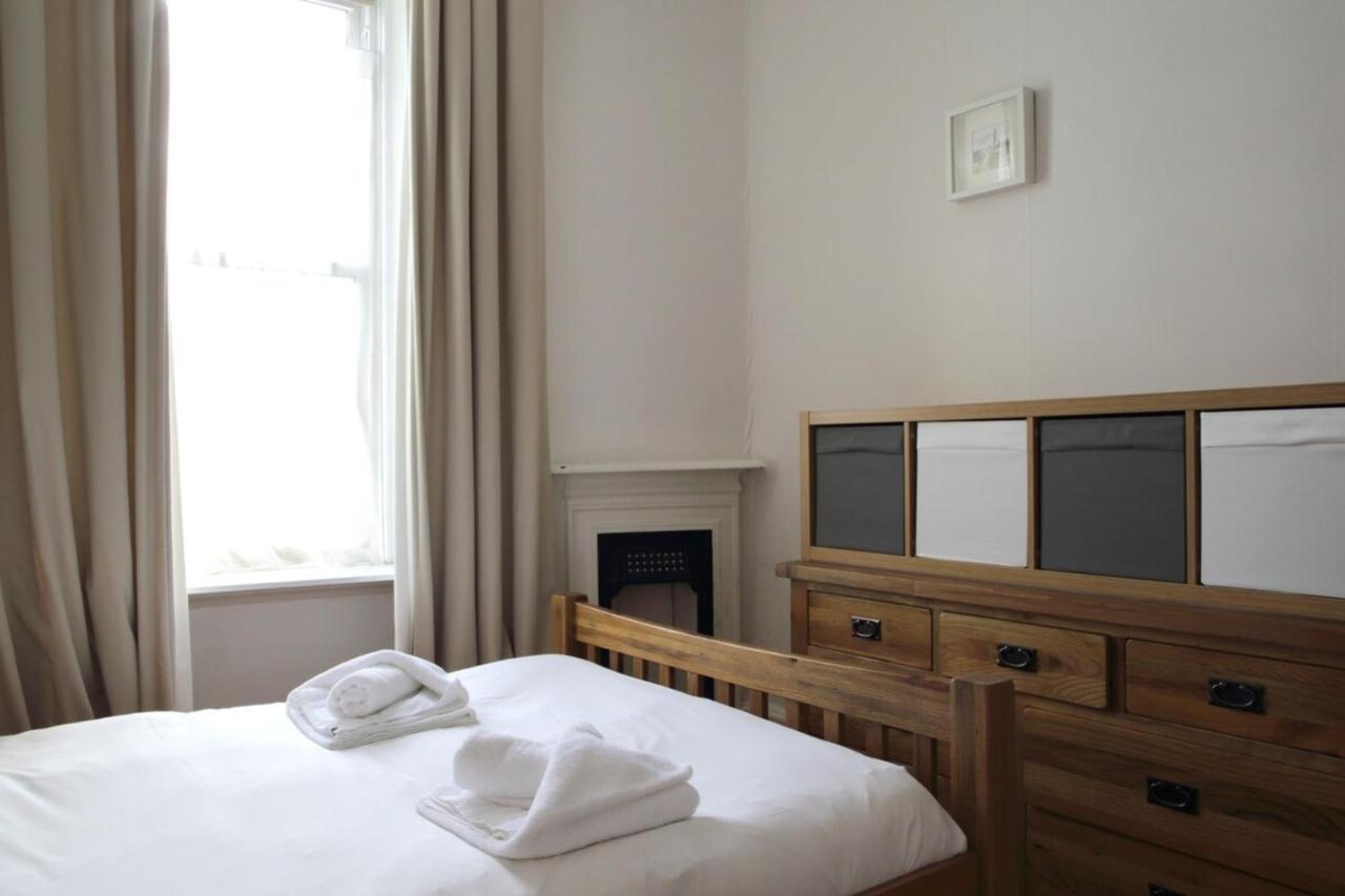 Apartment And Spacious 2 Bedroom Flat With Garden