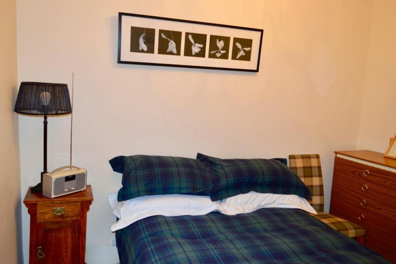Homely Comfortable 2 Bed In Historic Rose Street Apartment Edinburgh
