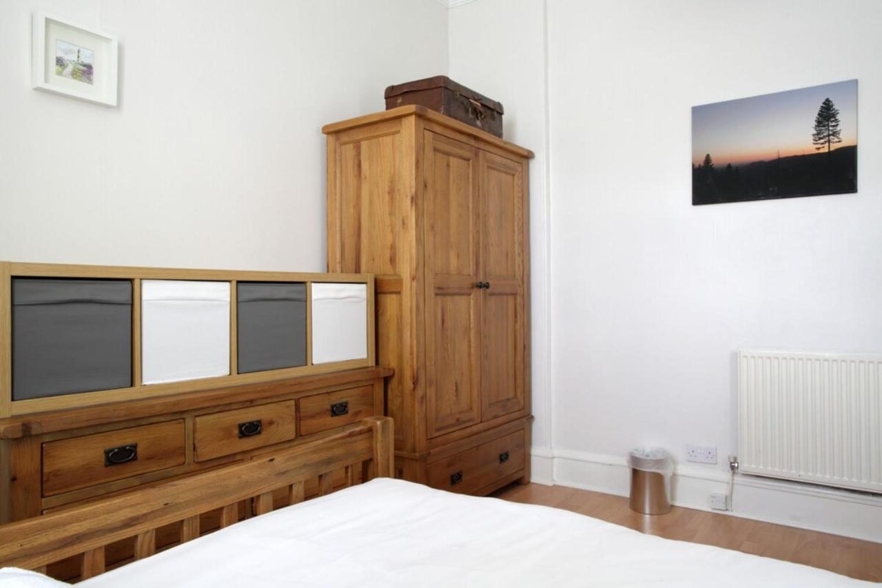 Apartment And Spacious 2 Bedroom Flat With Garden EDI