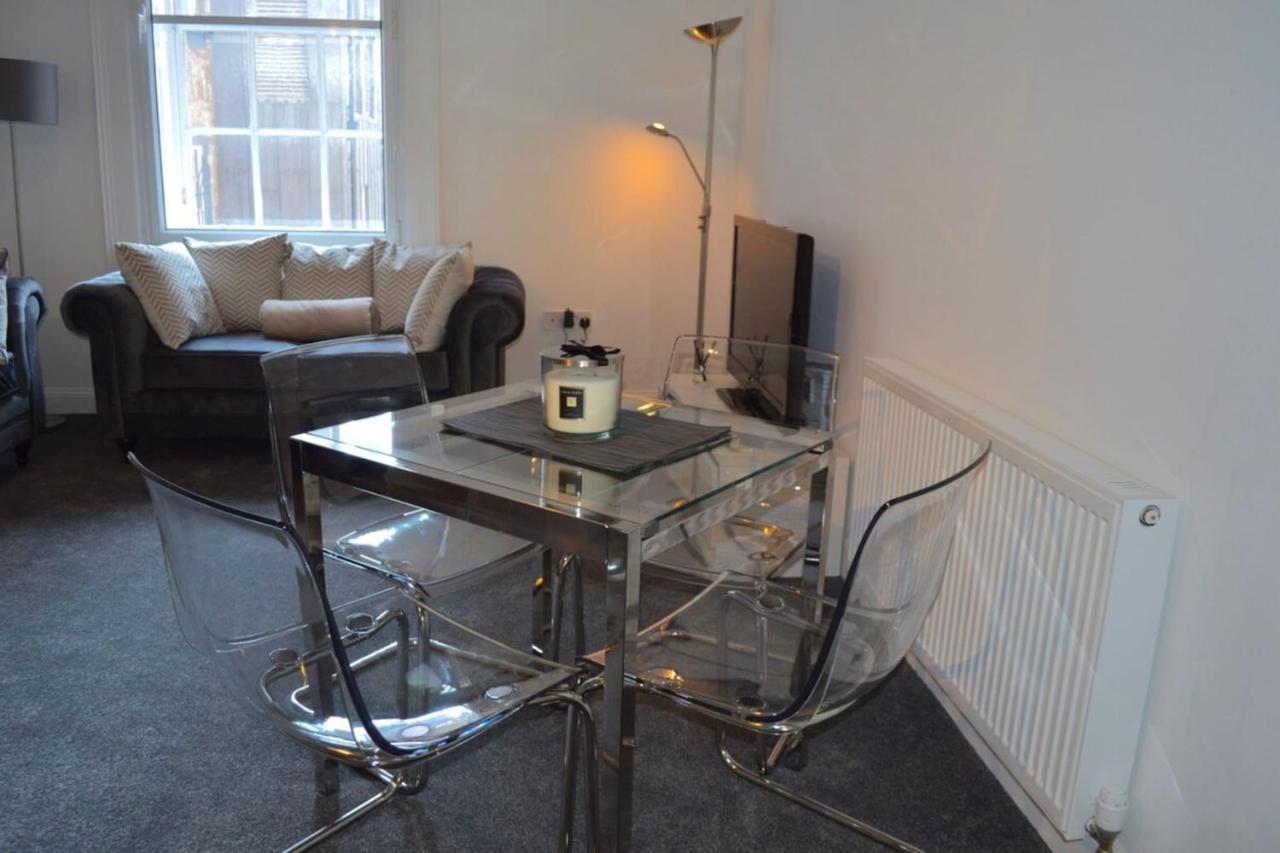 Spacious 3 Bedroom Flat In The Centre Edinburgh