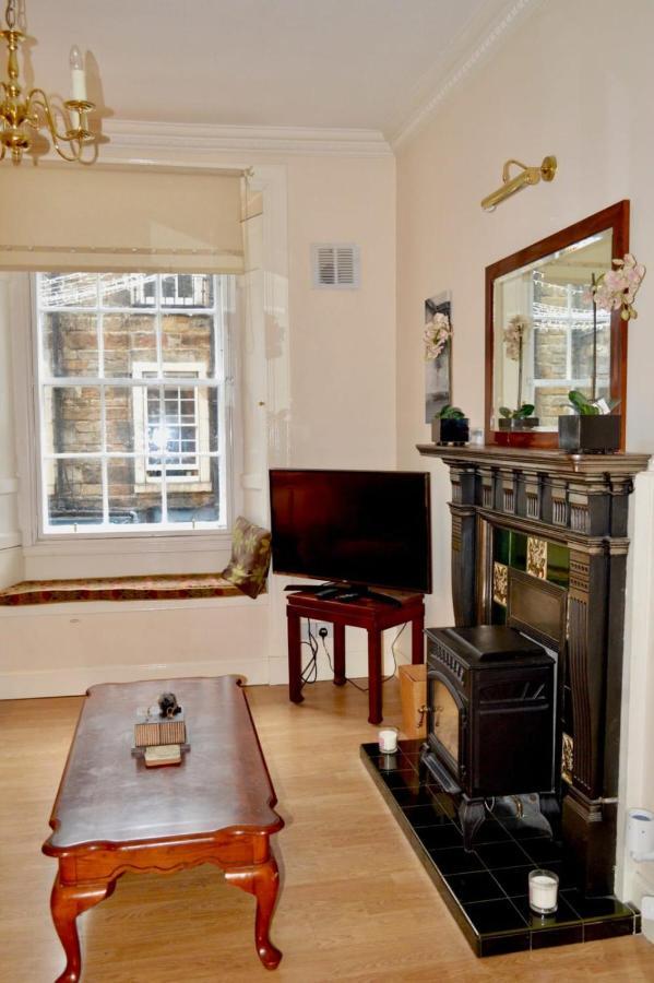 Homely Comfortable 2 Bed In Historic Rose Street Apartment *