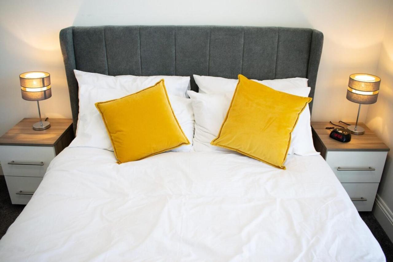 Beautifully Renovated -central Apartment *