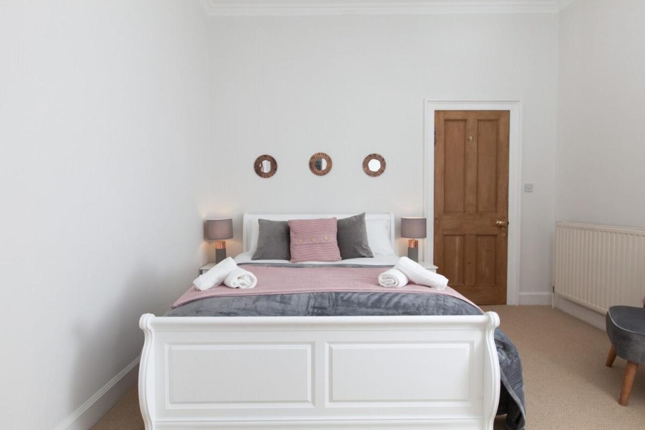 Traditional Luxury Sleeps 10 *