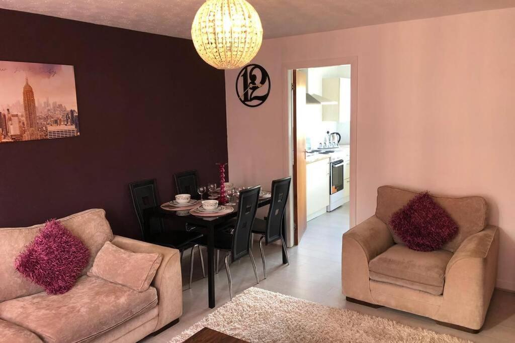 Beautiful Self-catering 2 Bed With Free Parking 10 Minutes To Centre Apartment