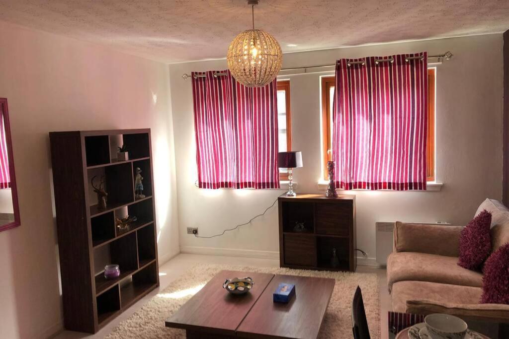 Apartment Beautiful Self-catering 2 Bed With Free Parking 10 Minutes To Centre