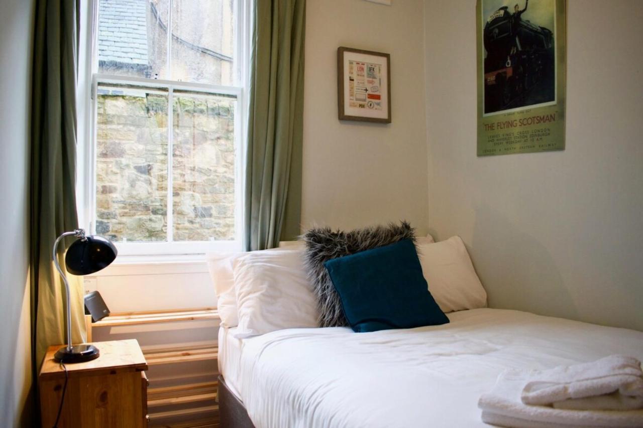 3 Bedroom Next To Leafy Meadows Apartment