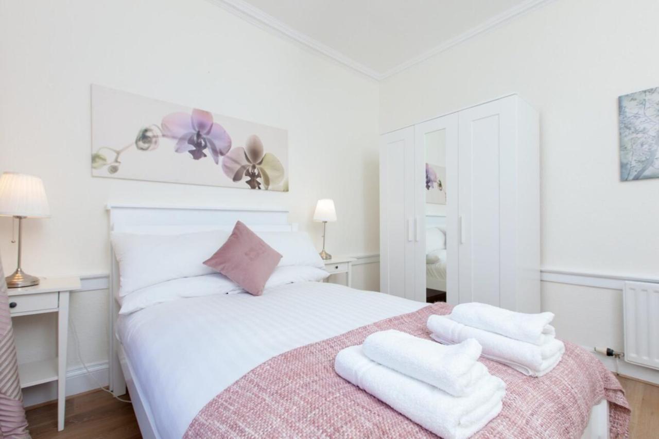 Apartment Spacious 4 Bedroom Near Meadows *
