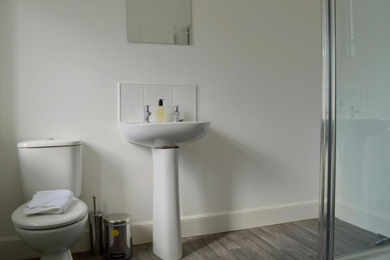 Spacious 3 Bedroom Flat In The Centre Apartment *