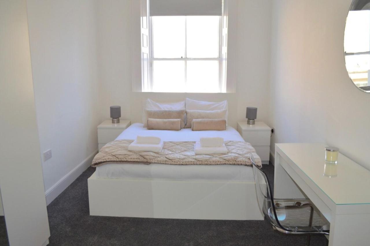 Spacious 3 Bedroom Flat In The Centre Edinburgh