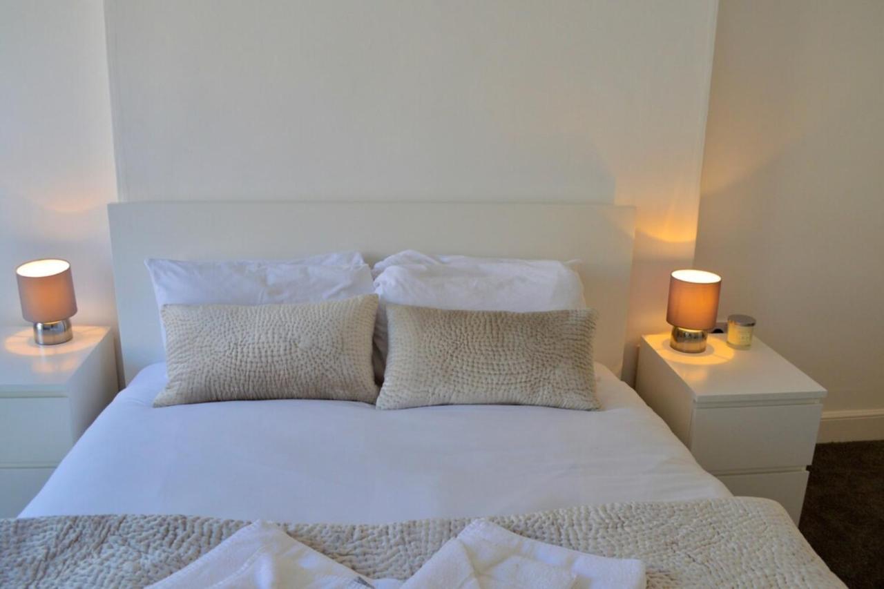 Spacious 3 Bedroom Flat In The Centre Apartment