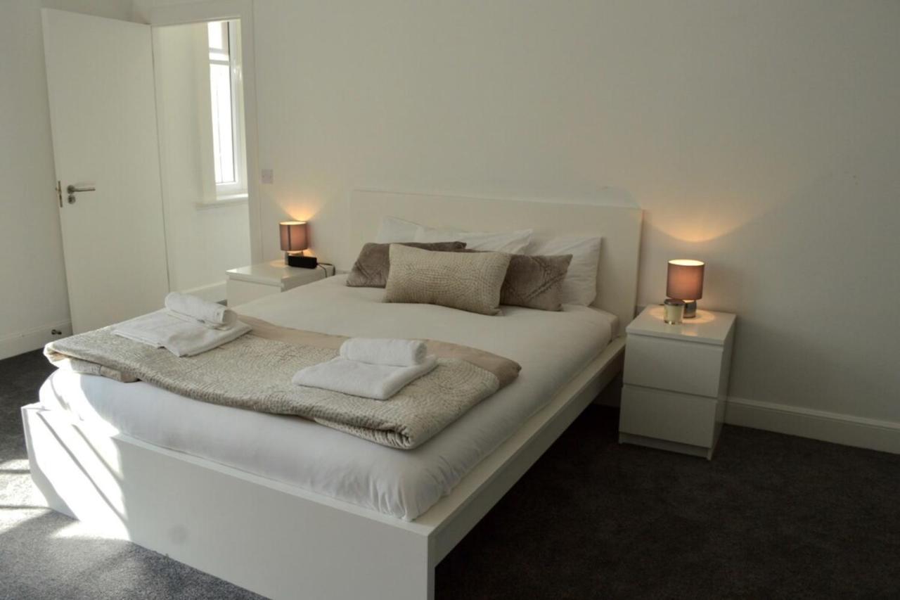Spacious 3 Bedroom Flat In The Centre Apartment *