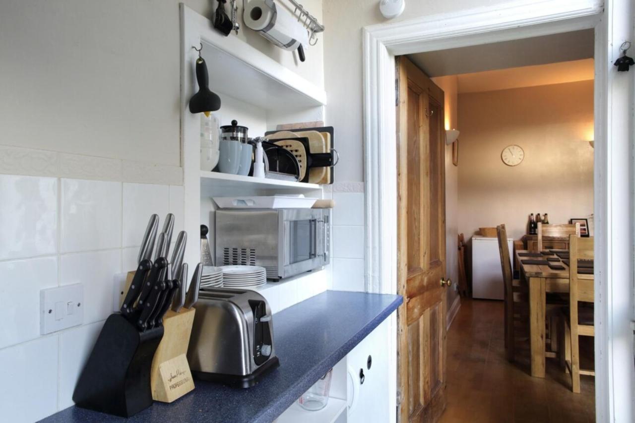 And Spacious 2 Bedroom Flat With Garden * EDI