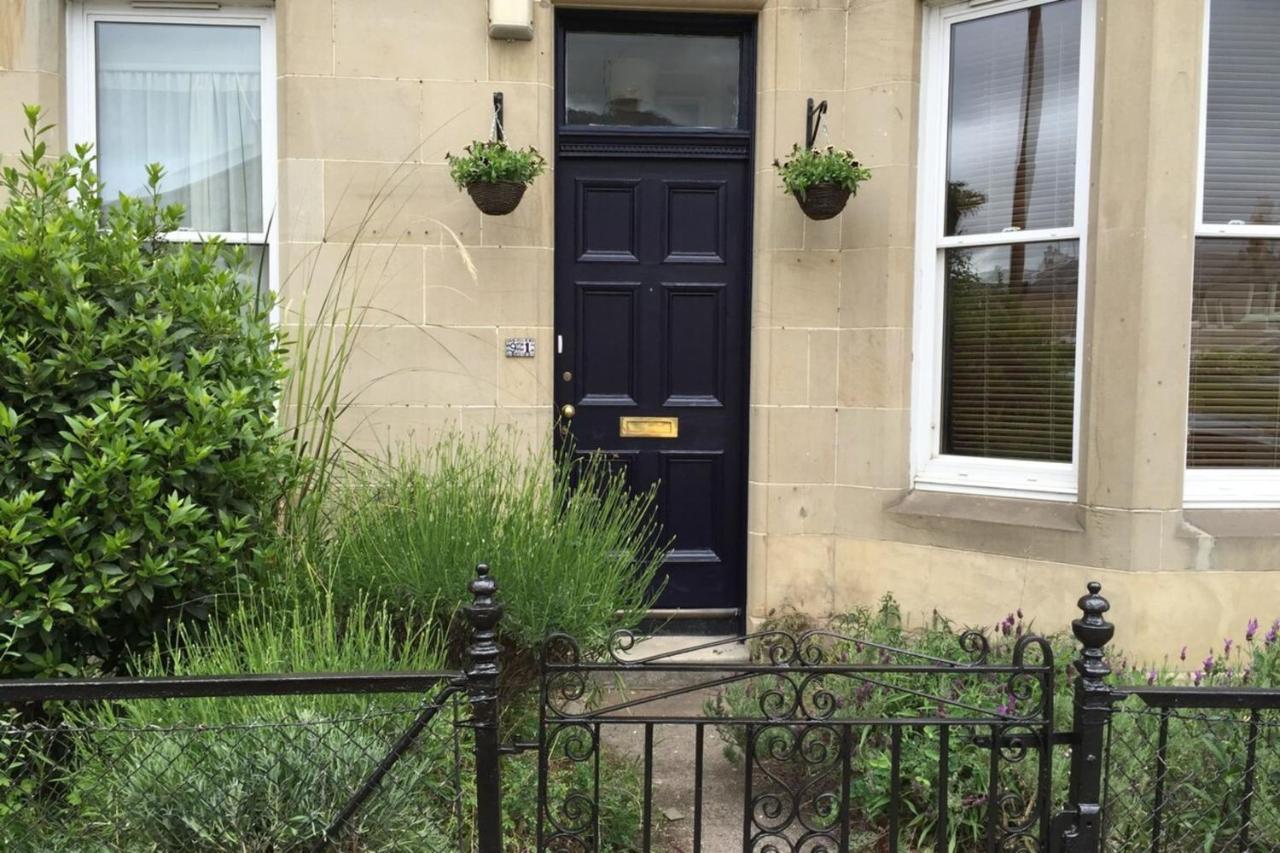 Apartment And Spacious 2 Bedroom Flat With Garden *