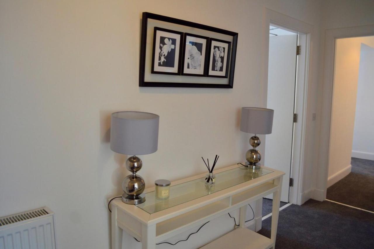 Apartment Spacious 3 Bedroom Flat In The Centre *