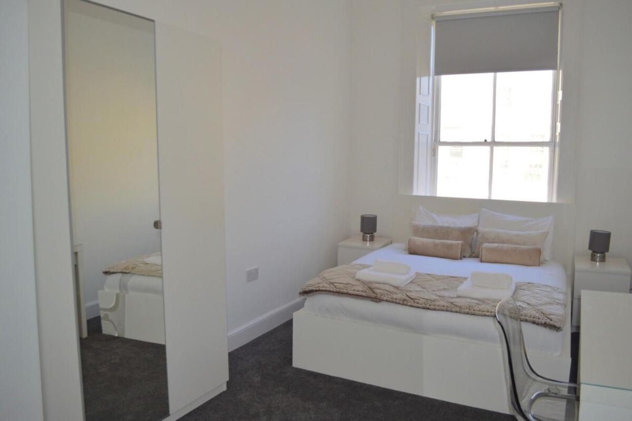 Spacious 3 Bedroom Flat In The Centre Edinburgh