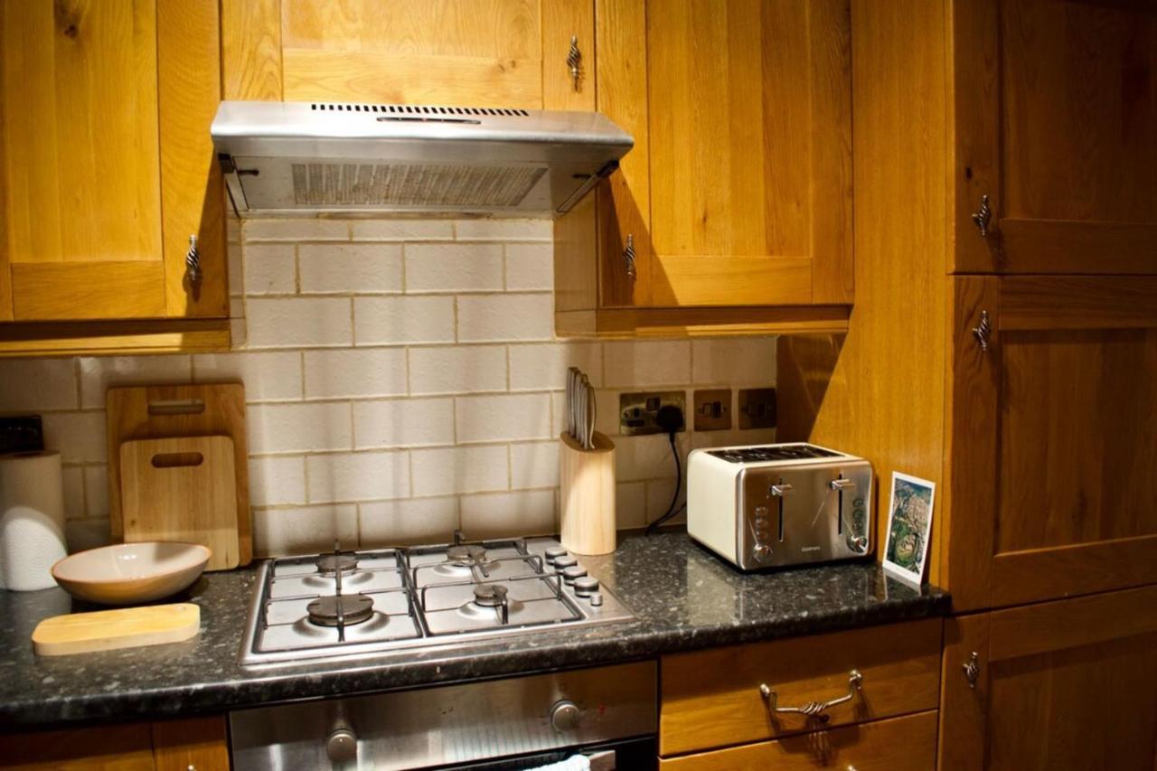 Newly Refurbed With Free Parking Edinburgh