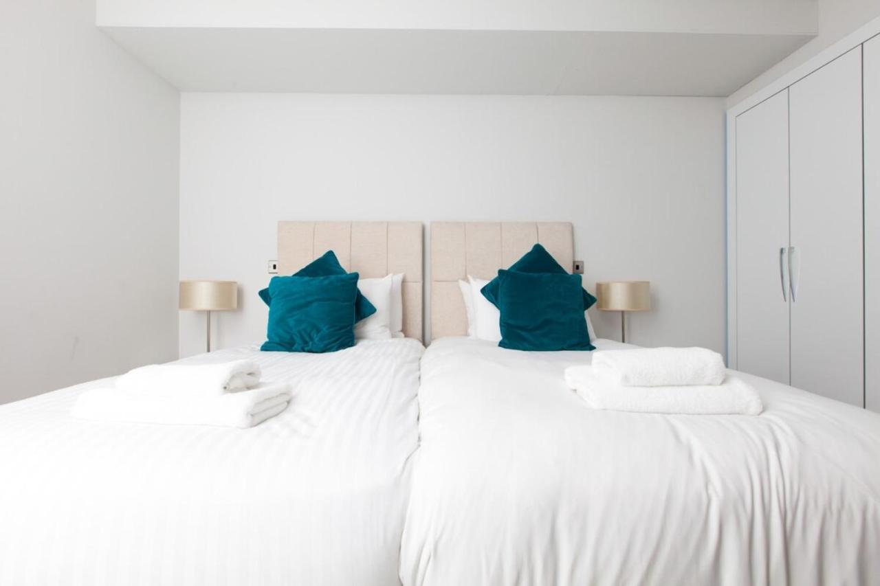 Luxurious - Sleeps 6 *