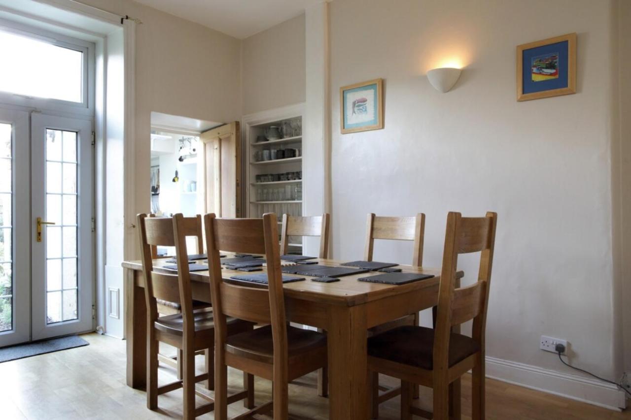 And Spacious 2 Bedroom Flat With Garden *