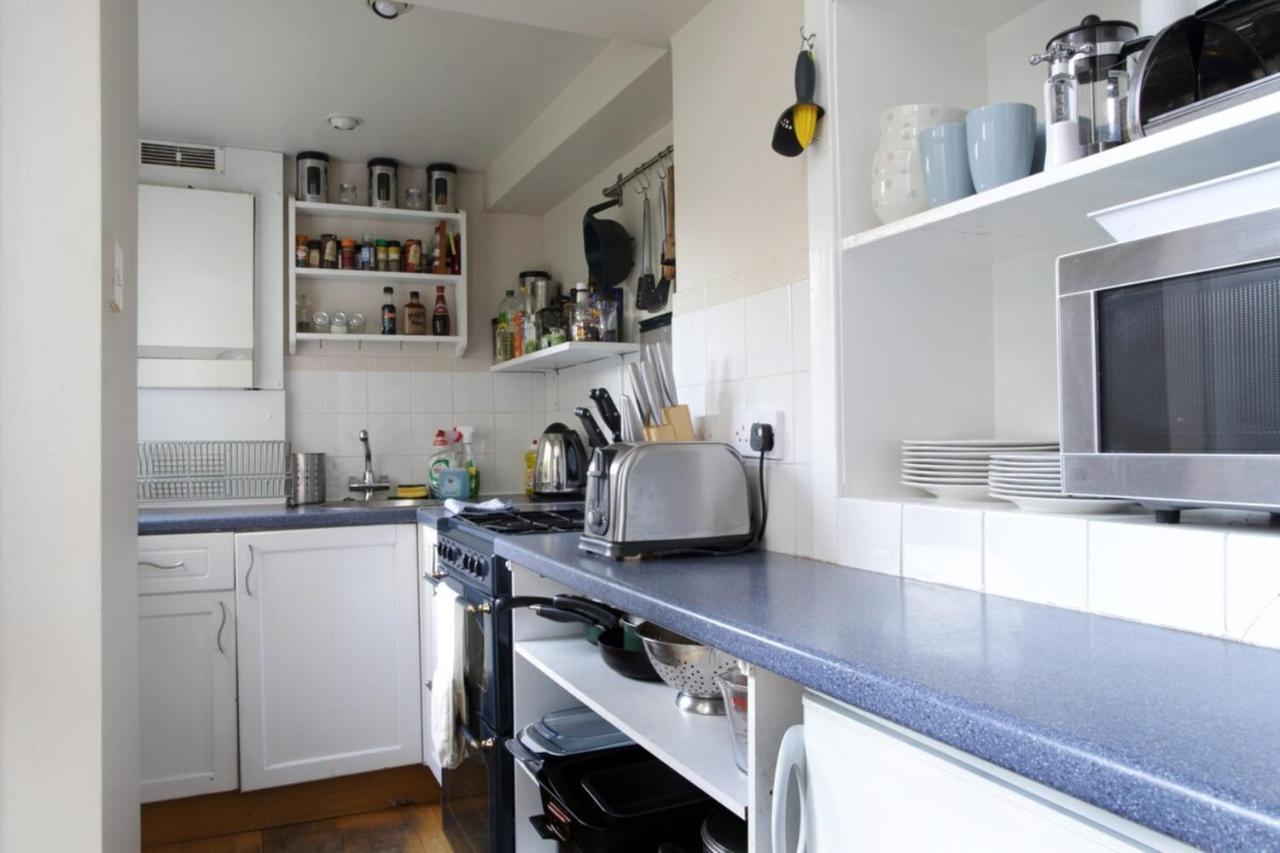 And Spacious 2 Bedroom Flat With Garden * EDI