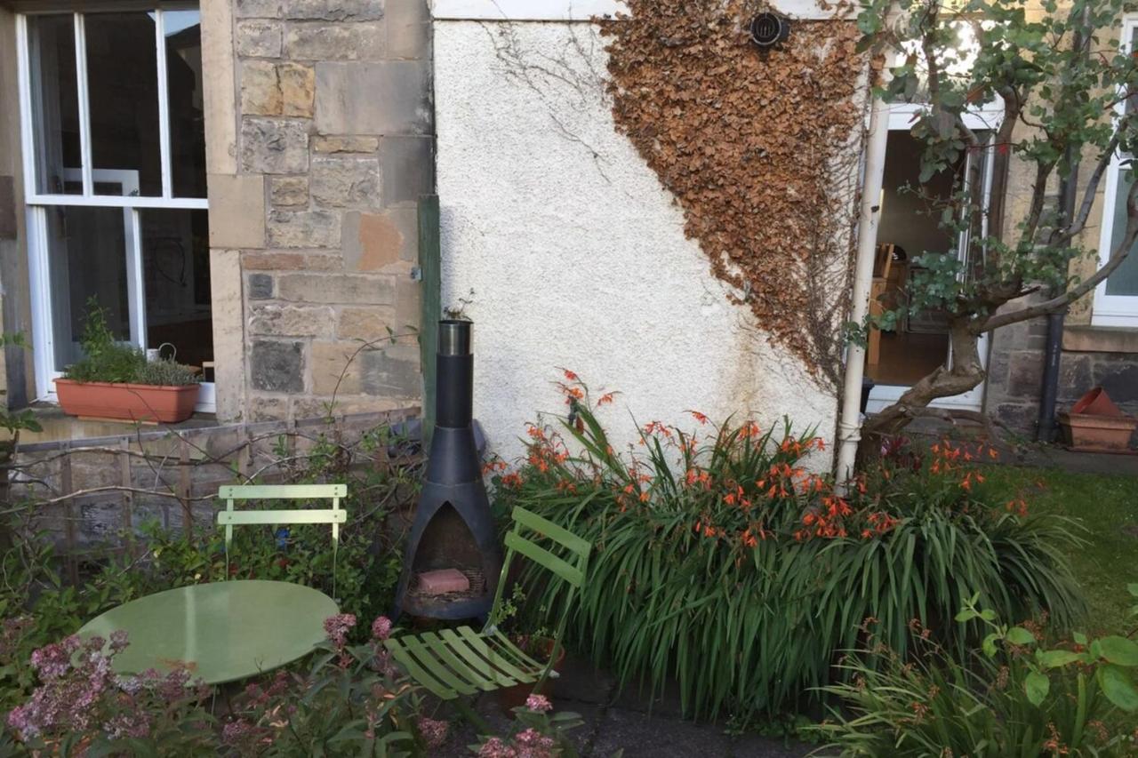 And Spacious 2 Bedroom Flat With Garden