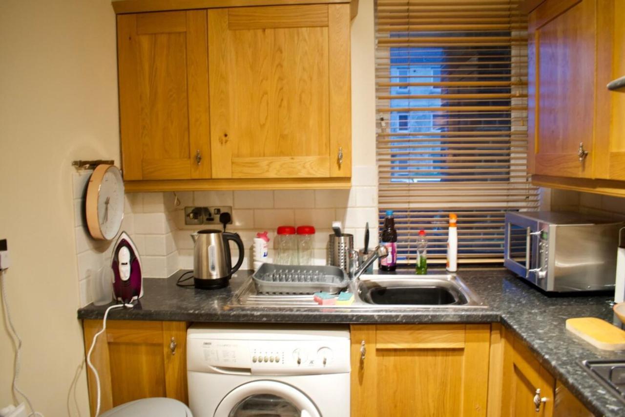 Newly Refurbed With Free Parking Apartment *