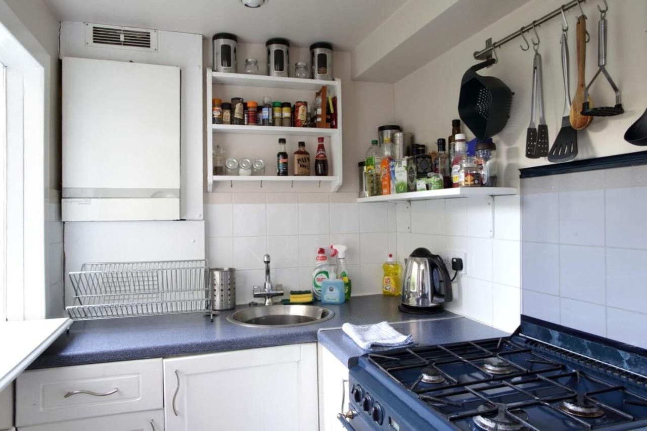 And Spacious 2 Bedroom Flat With Garden