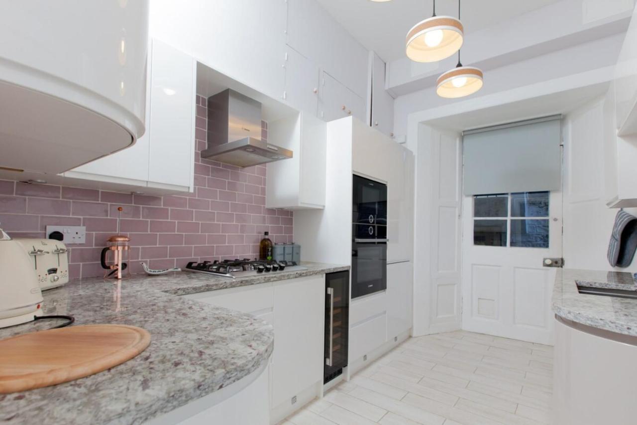 Beautifully Modernised New Town Apartment