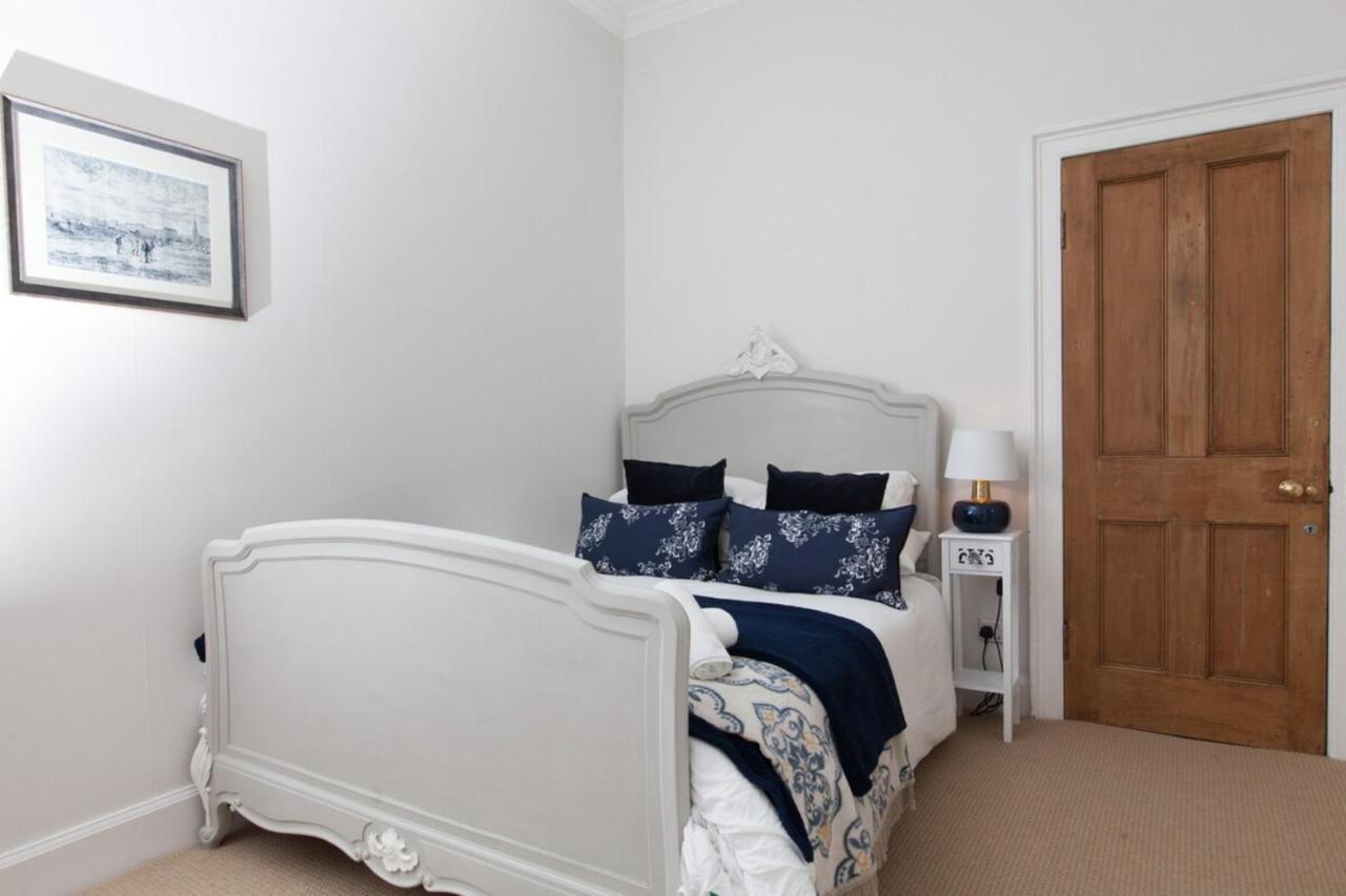 Traditional Luxury Sleeps 10 Apartment Edinburgh