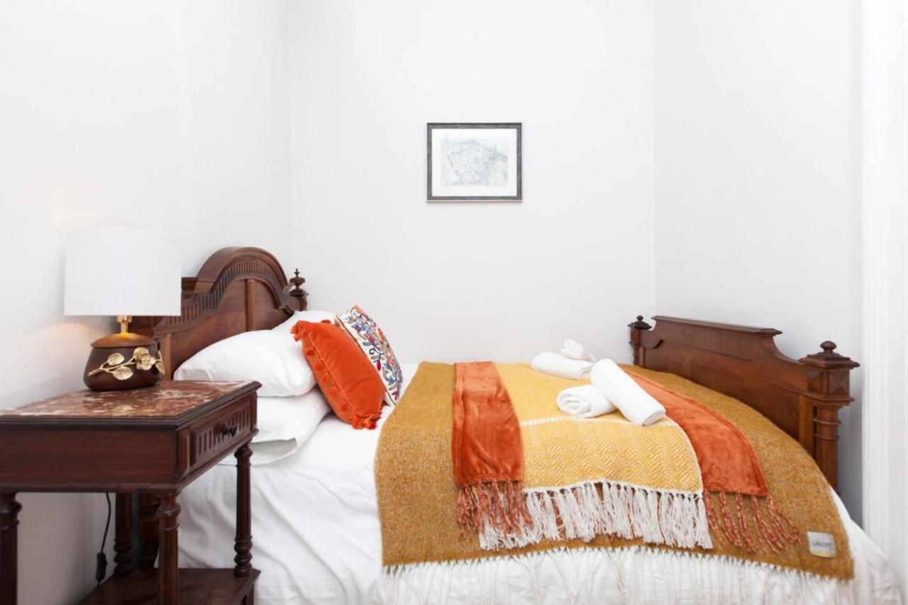 Traditional Luxury Sleeps 10 Apartment Edinburgh