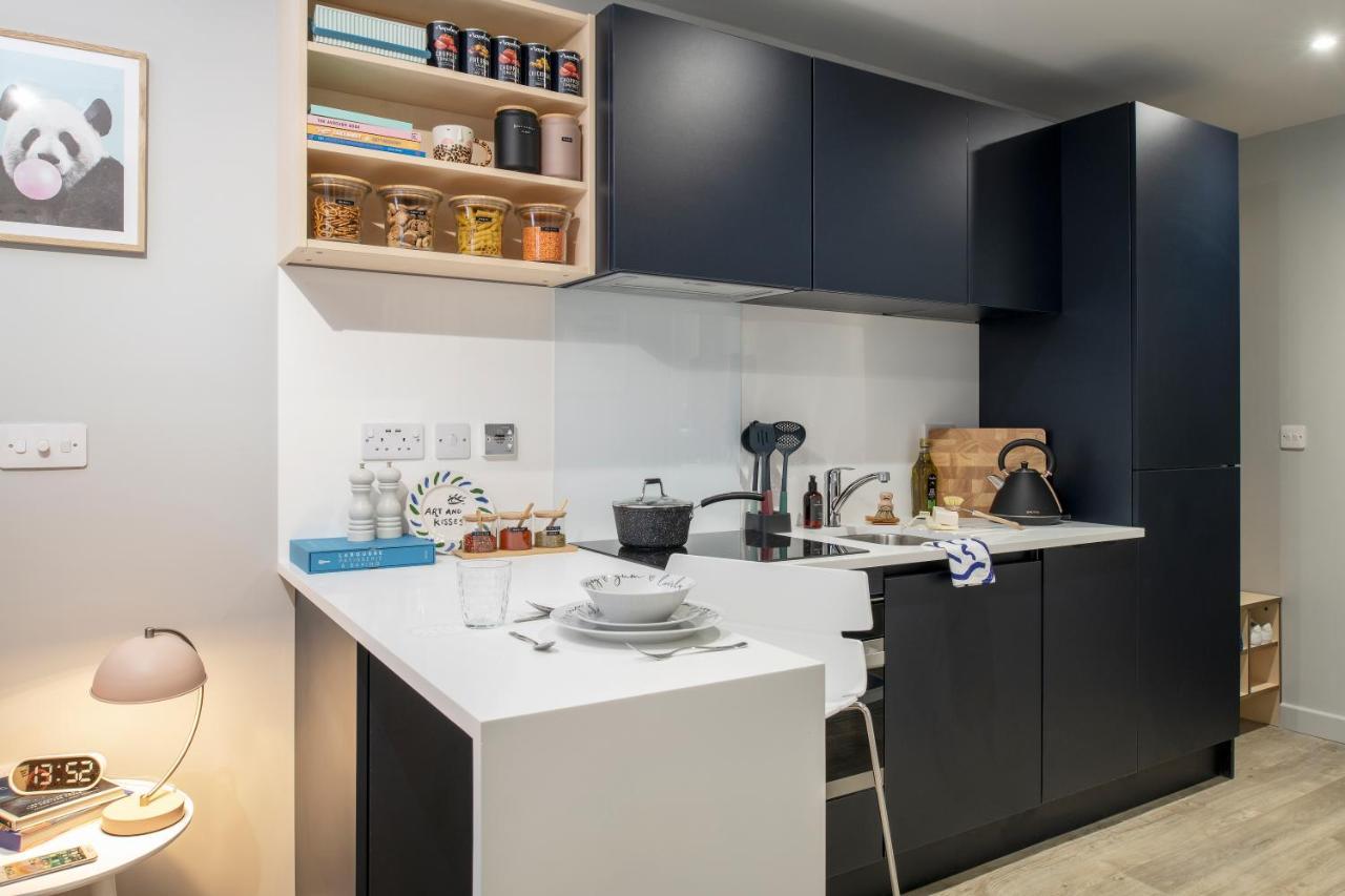 Sleek Studios, And Private Bedrooms At Silk Mill Close To Old Town