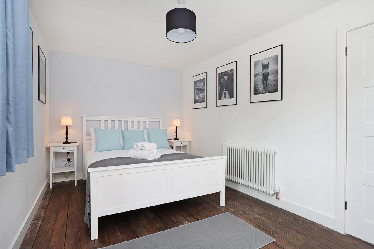 Joivy Contemporary Royal Mile With Balcony Edinburgh