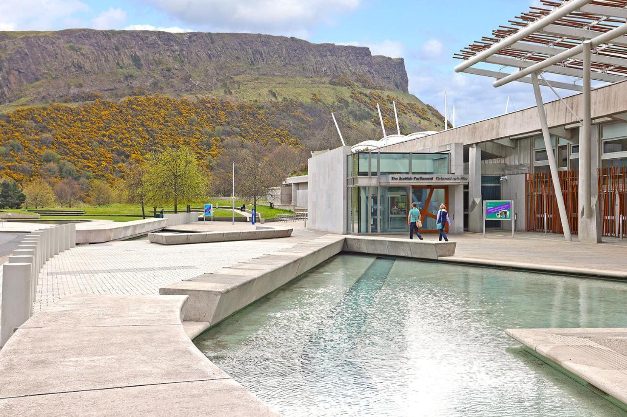 Joivy Contemporary Royal Mile With Balcony *
