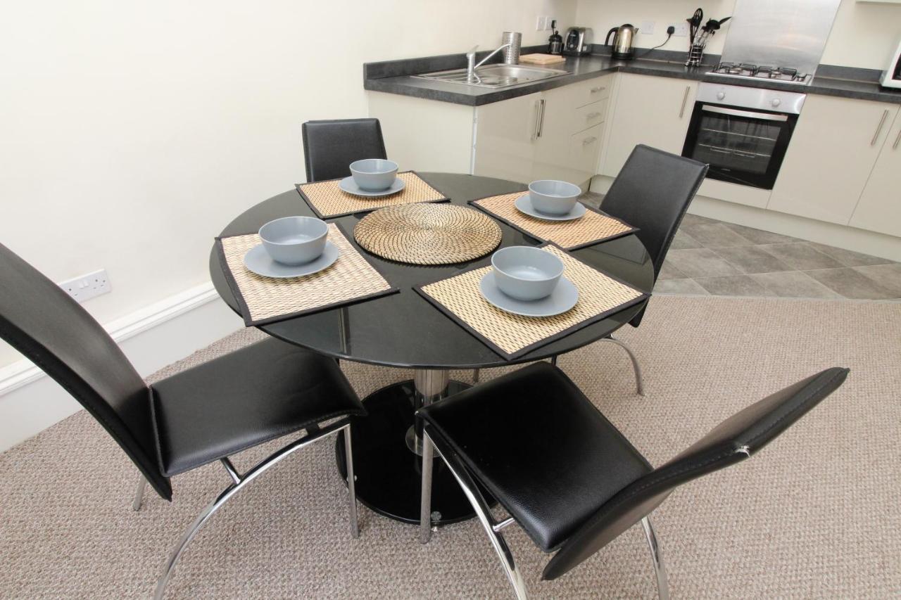 Two Bedroom Victorian With Free Parking