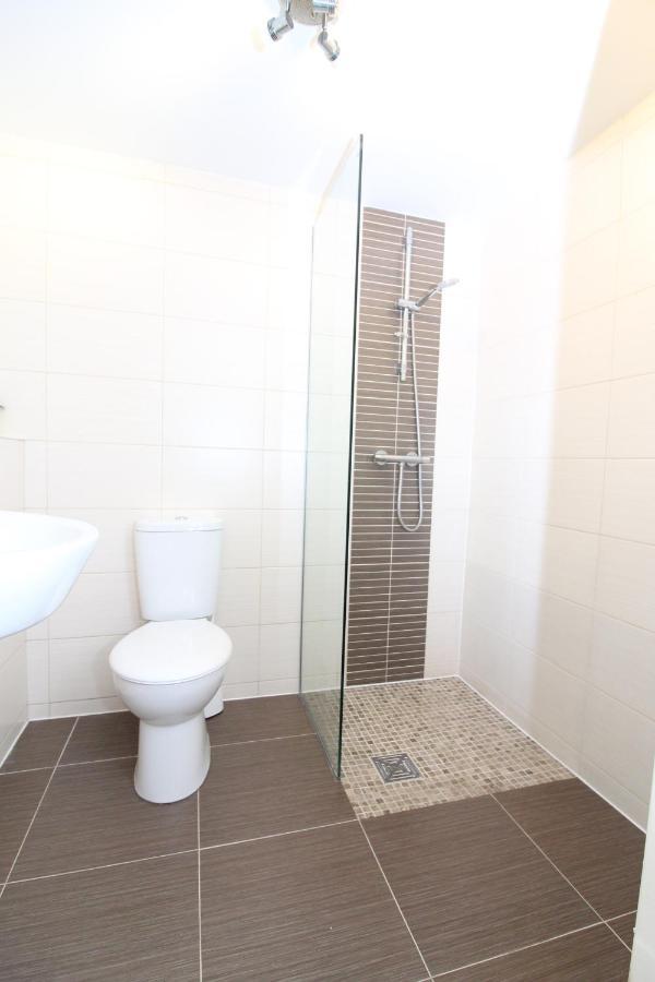 Modern With Free Parking And Private Garden Appartement