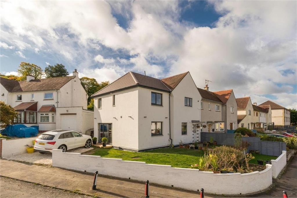 Holiday home Dreghorn House - 10 Beds 2,5 Ba - Private Parking - Free Wifi