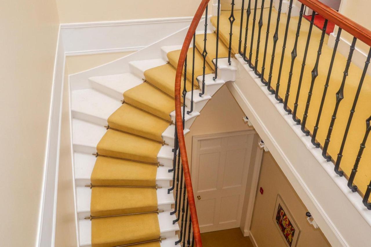 Beautiful Centre Georgian 4 Bed Townhouse With Private Garden * Edinburgh