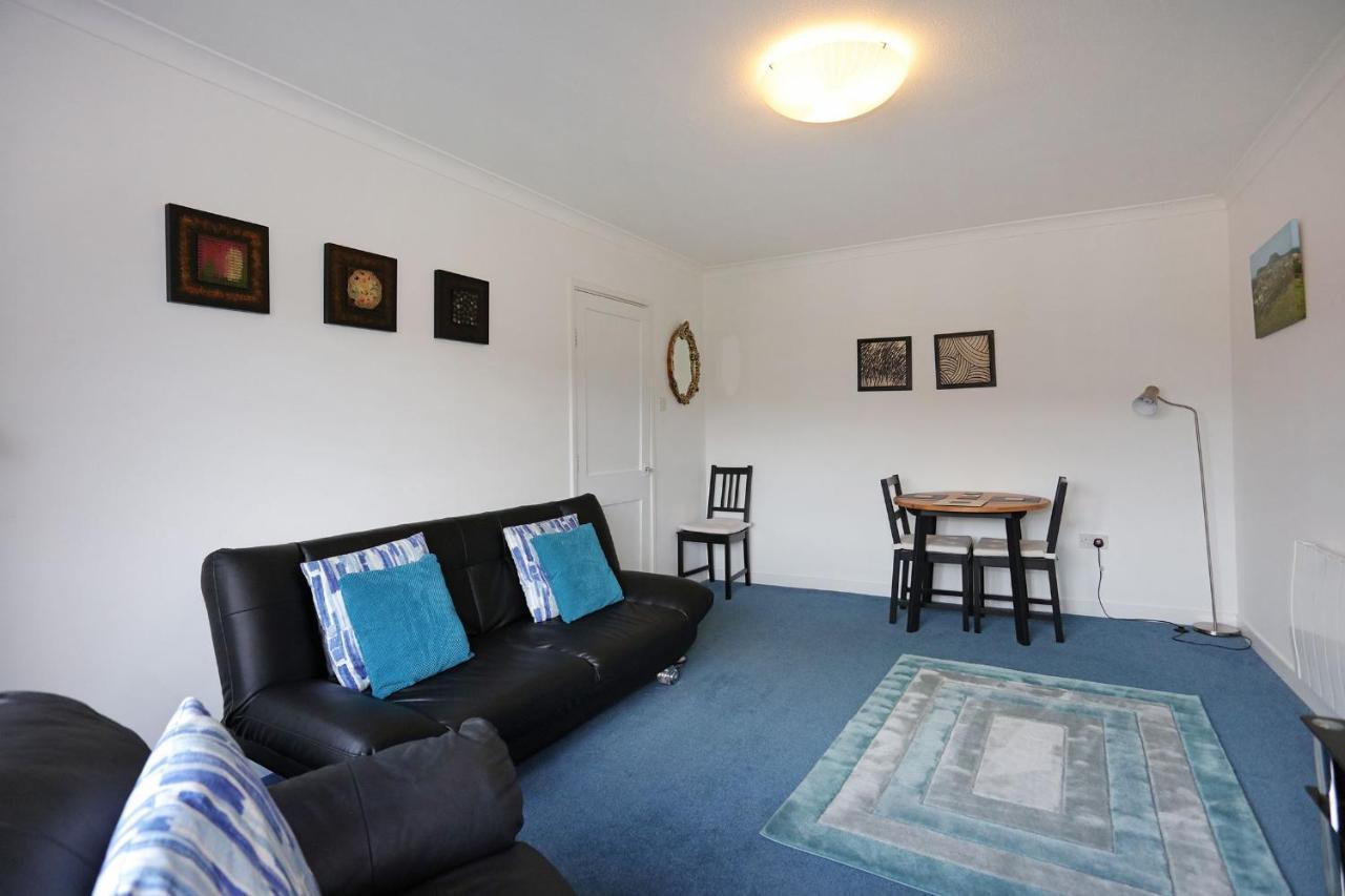 Ideal Location With Free On-site Private Parking Apartment Edinburgh