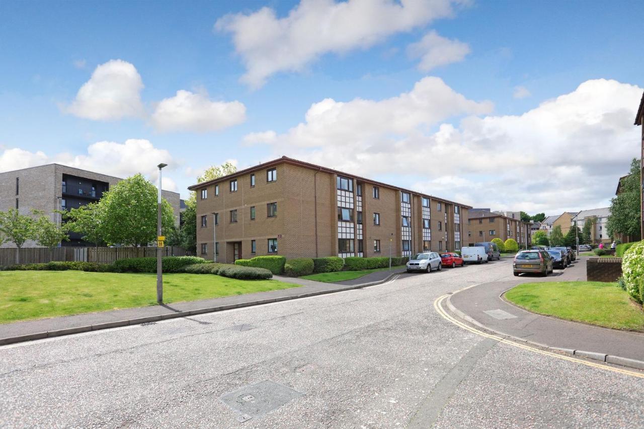 Ideal Location With Free On-site Private Parking Apartment Edinburgh