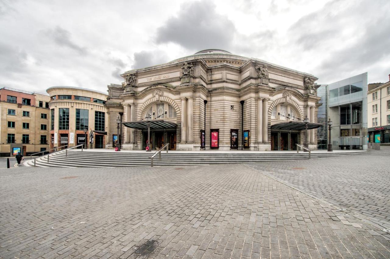 Lothian Road - Perfect Centre Location. * EDI