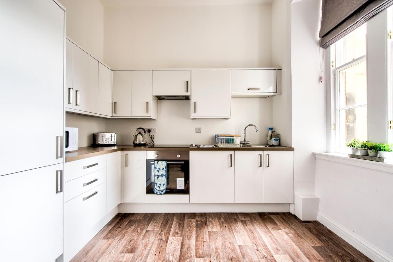 Lothian Road - Perfect Centre Location. * EDI