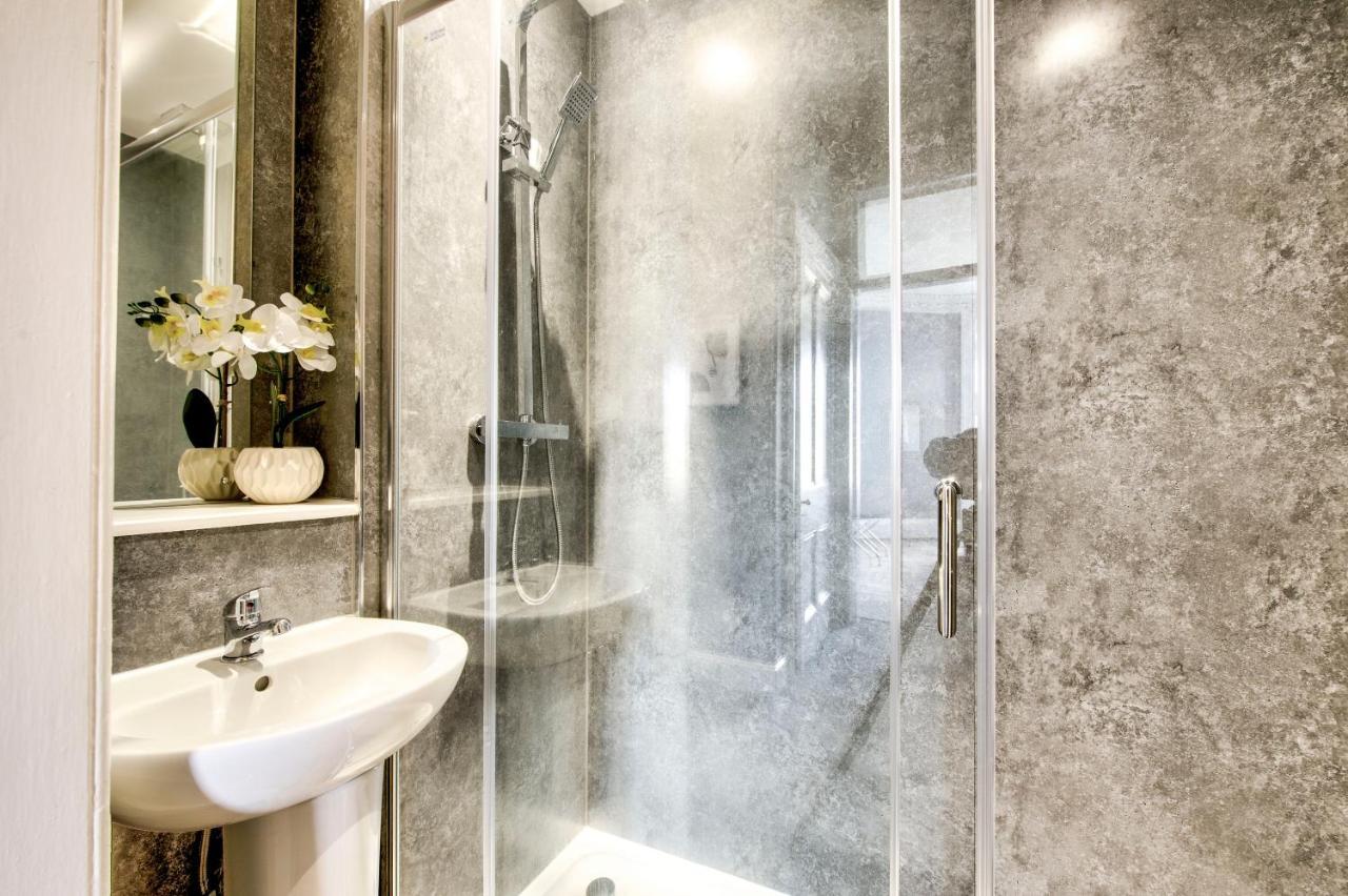 Lothian Road - Perfect Centre Location. EDI