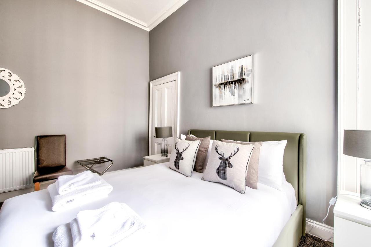 Lothian Road - Perfect Centre Location. * EDI