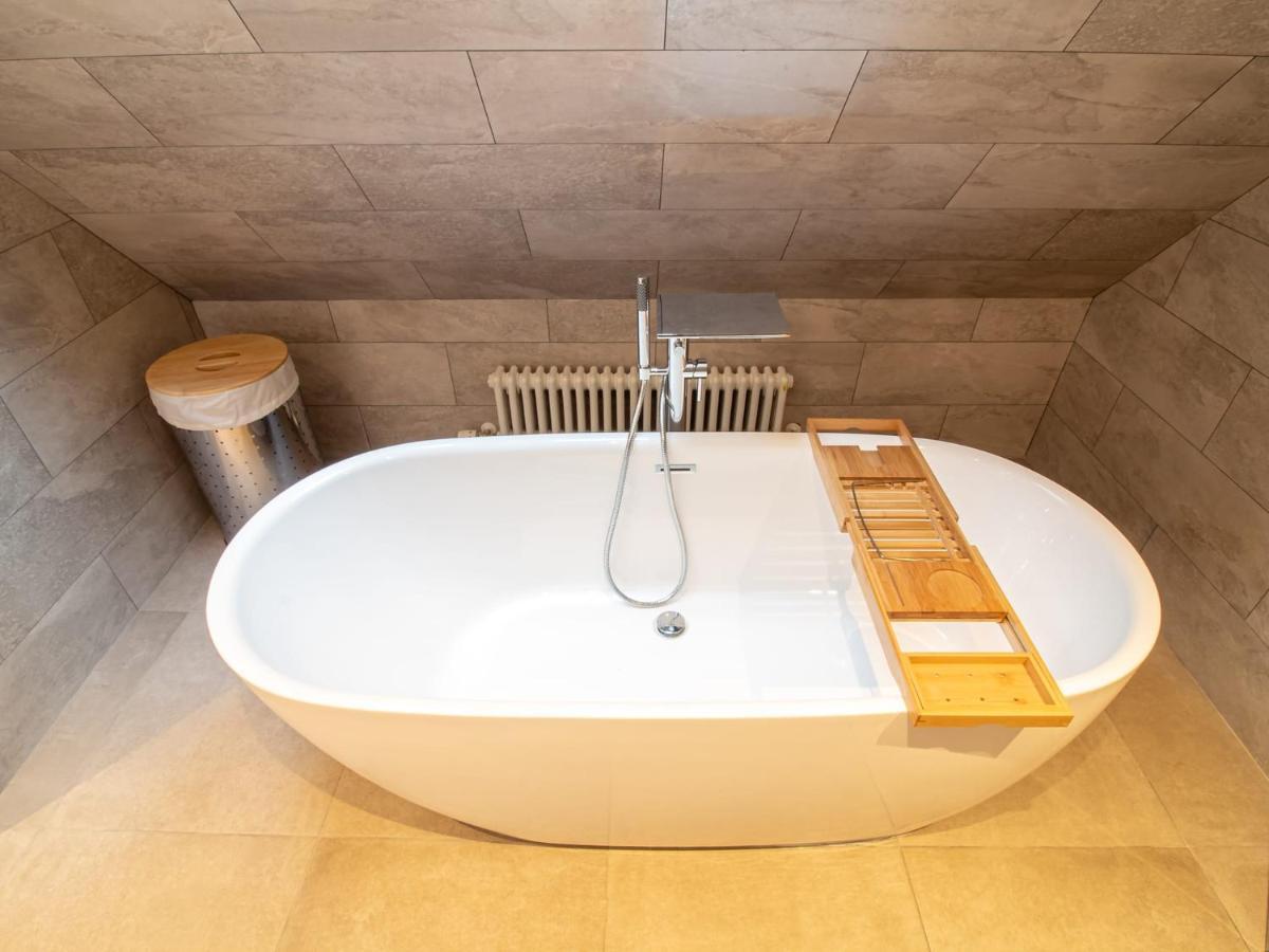 Apartment Luxury Royal Mile By The Castle - Sleeps 4 EDI