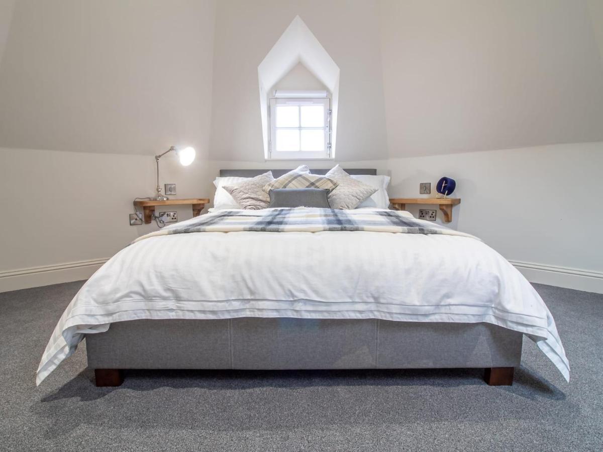 Luxury Royal Mile By The Castle - Sleeps 4 *