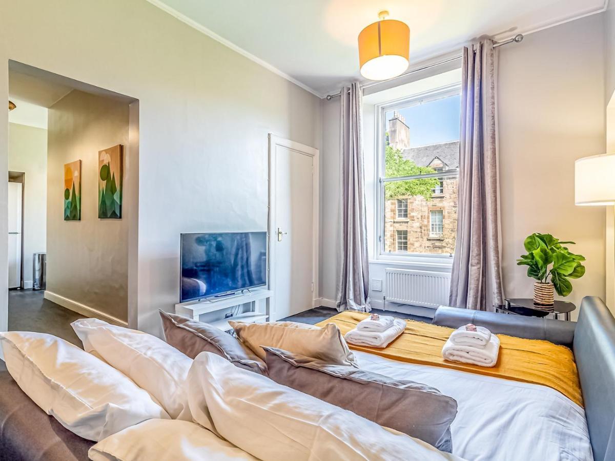 Pass The Keys Spacious And Homely Flat On The Royal Mile * Edinburgh