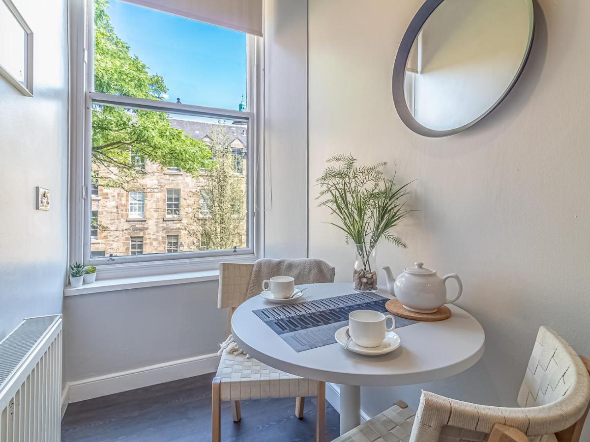 Apartment Pass The Keys Spacious And Homely Flat On The Royal Mile Edinburgh
