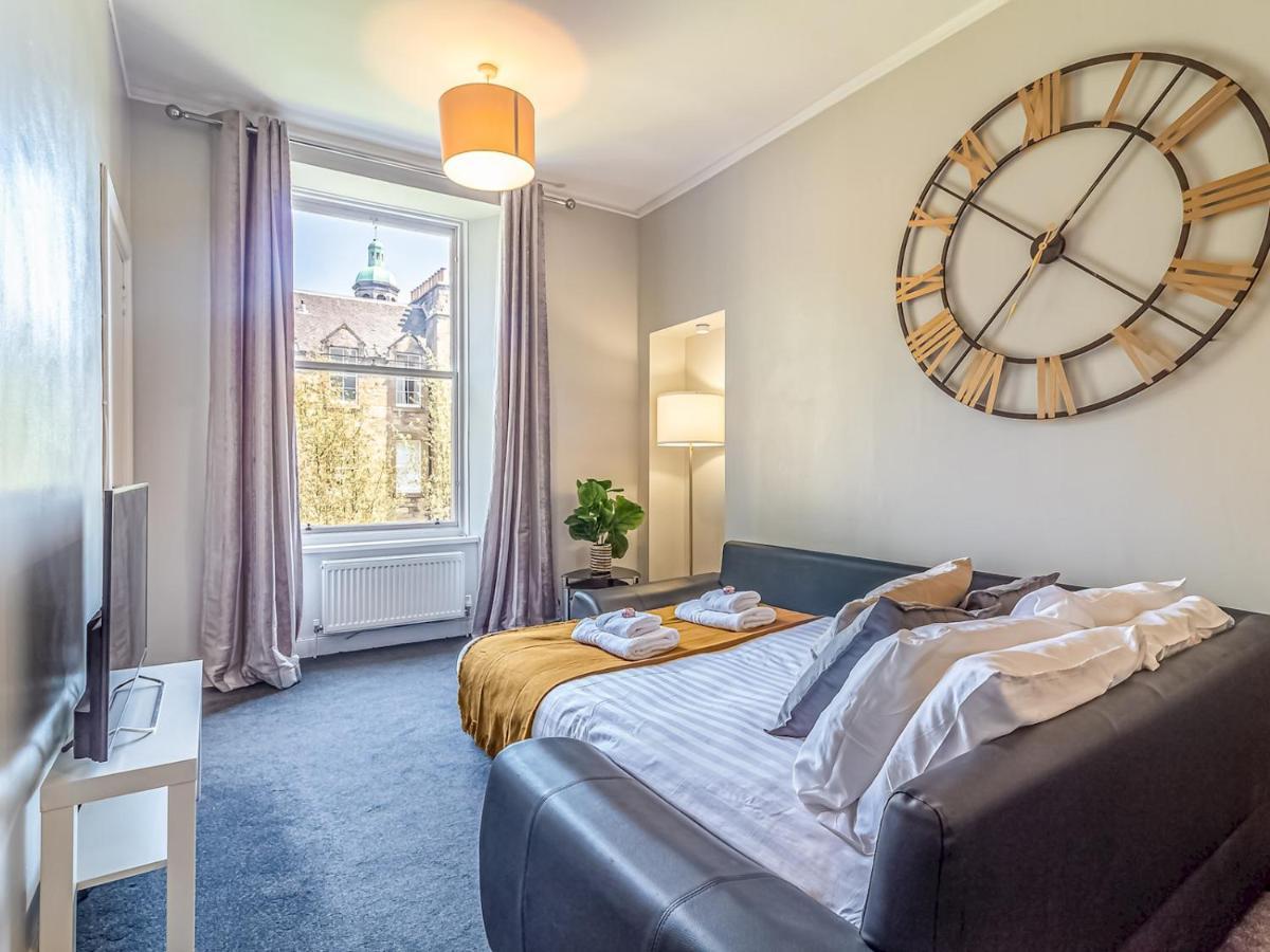 Pass The Keys Spacious And Homely Flat On The Royal Mile Edinburgh